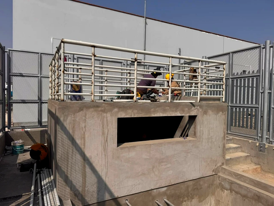 Puertas, cercos y estructuras de seguridad — Proyecto SUNAT